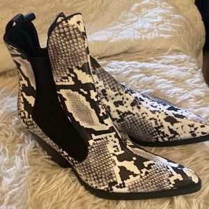 Zara cowboy bootie NWOT